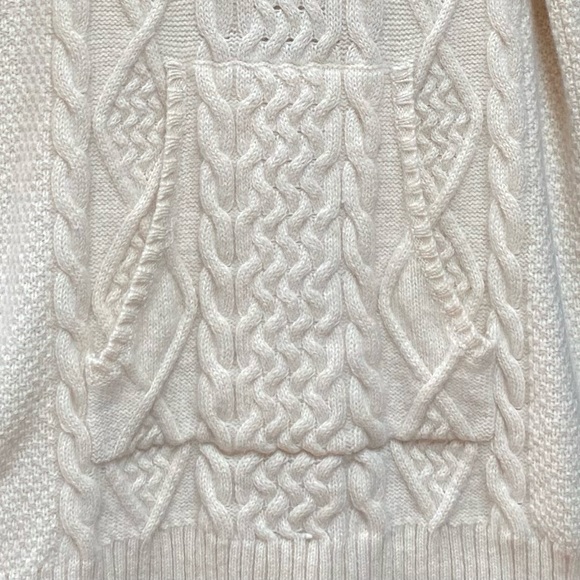 Ivory long shawl collar wool sweater. - Picture 4 of 5